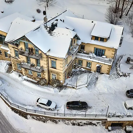 Ξενοδοχείο Vyhlidka 4*